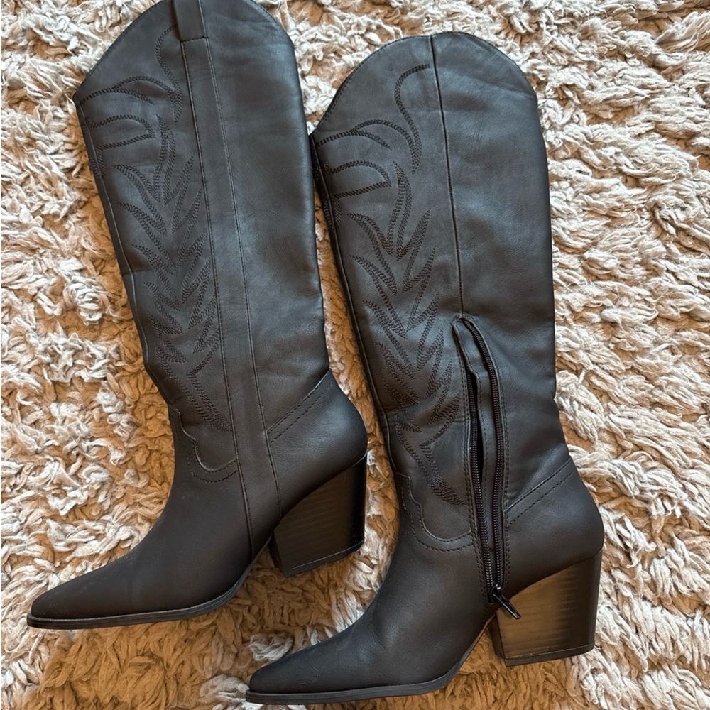 Pink Lily Shania Black Cowboy Boots